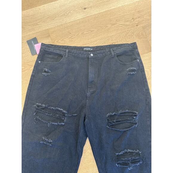 Pretty Little Thing Plus - Distressed Mom Jeans In Washed Black - Picture 2 of 7